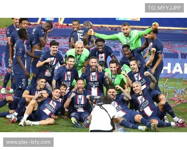 巴黎圣日耳曼赛前训练积极备战，恩里克强调团队利益高于个人