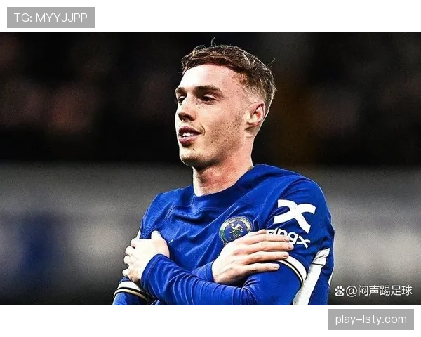 特写：帕尔默主罚点球前，斯坦福桥球场的窒息与轰鸣